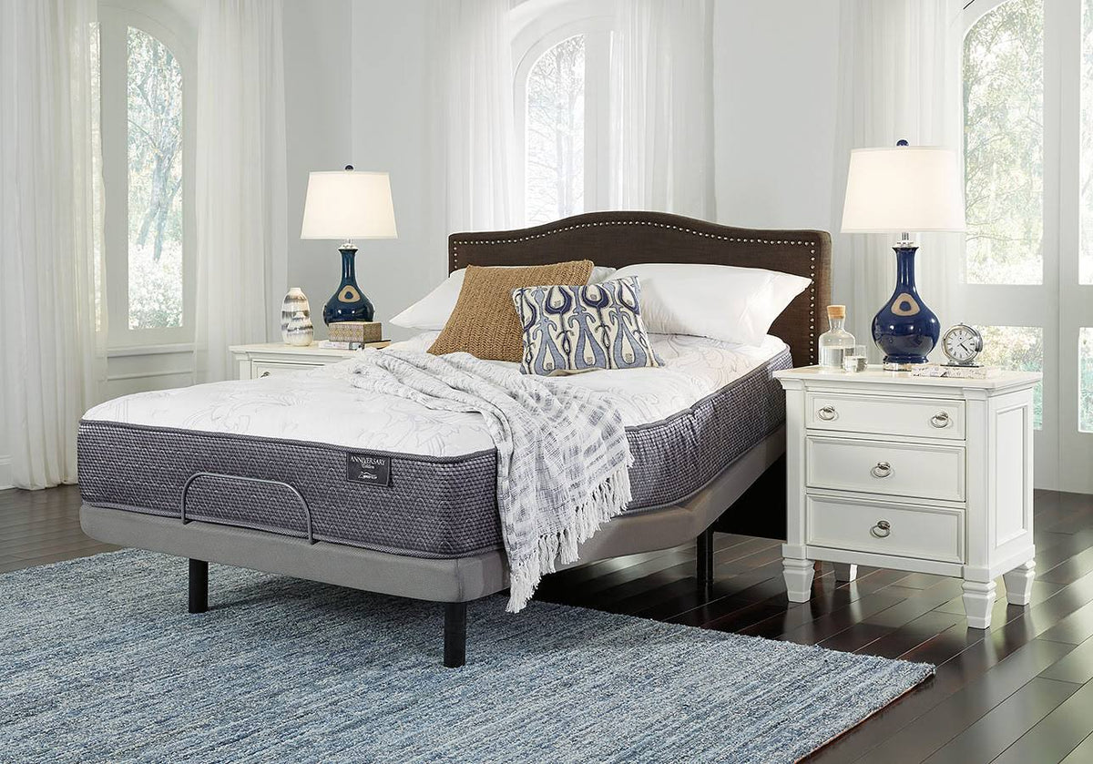 Plush Full Mattress - White U363