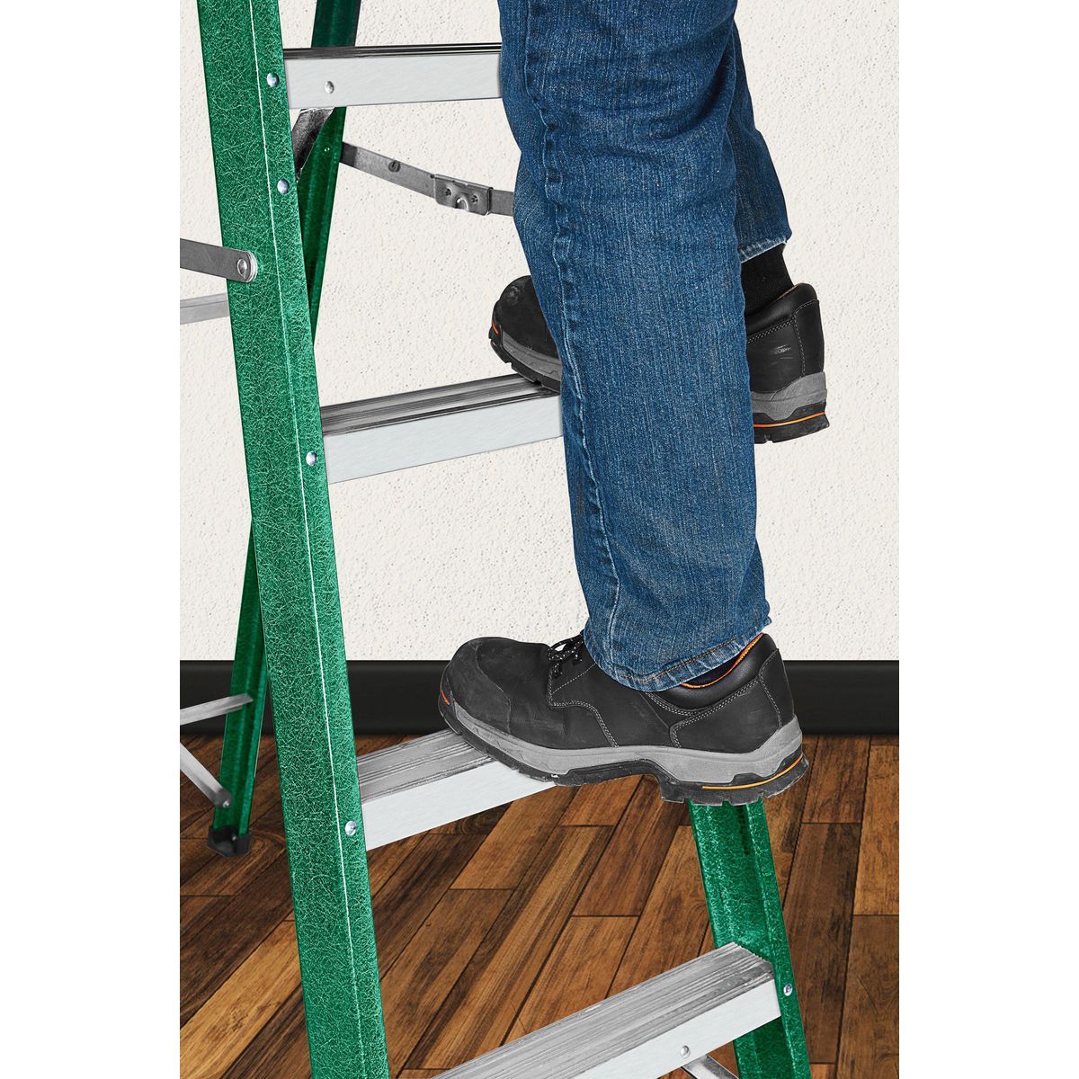6 ft. Fiberglass Stepladder P993