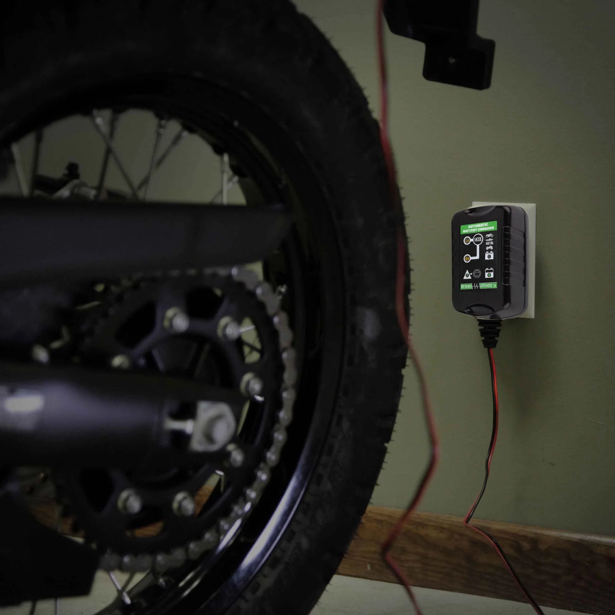 6V 12V 1.5A Automatic Battery Trickle Charger D54341