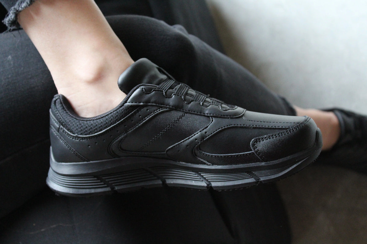 Black Slip Resistant Water Resistant Work Shoes P384284