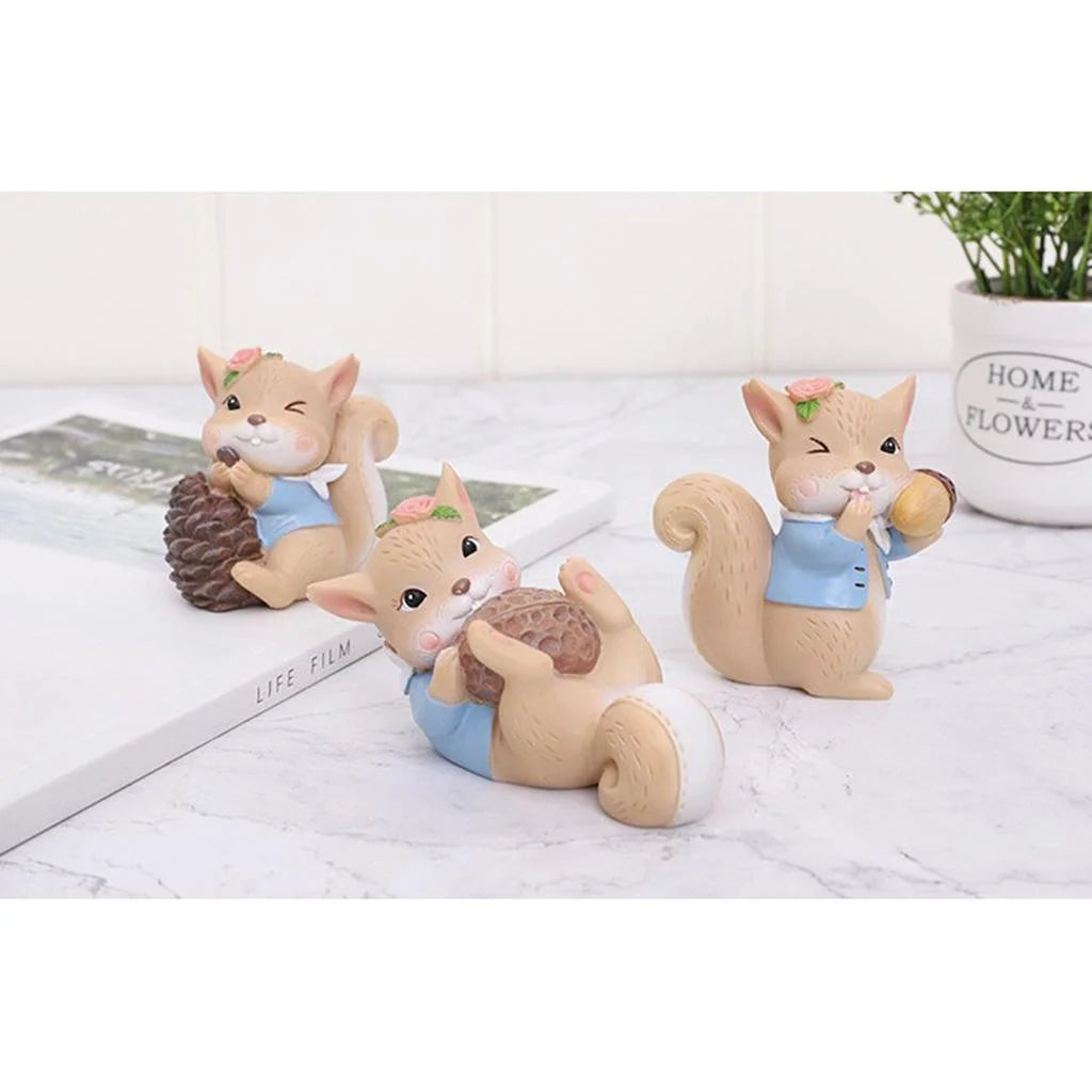 Walnut Mini Resin Squirrel Figures Hand-painted Ornament G81025